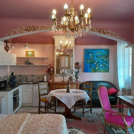Studio Magenta Vinca Luaran gambar