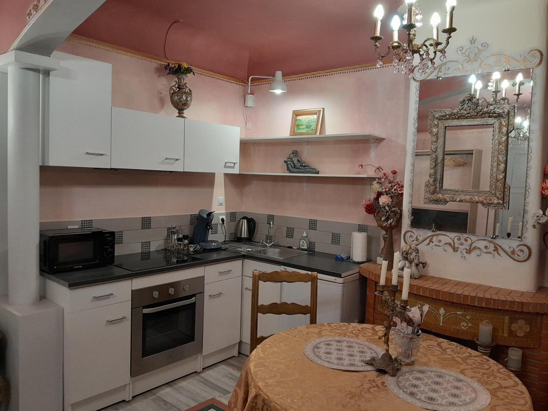 Studio Magenta Vinca Luaran gambar